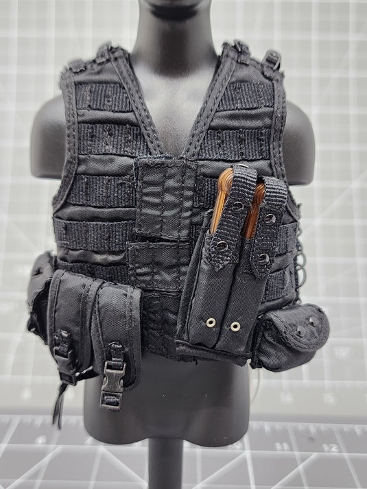 BAM 1/6 Grey Uniform, Black Molle Vest, and FN P90