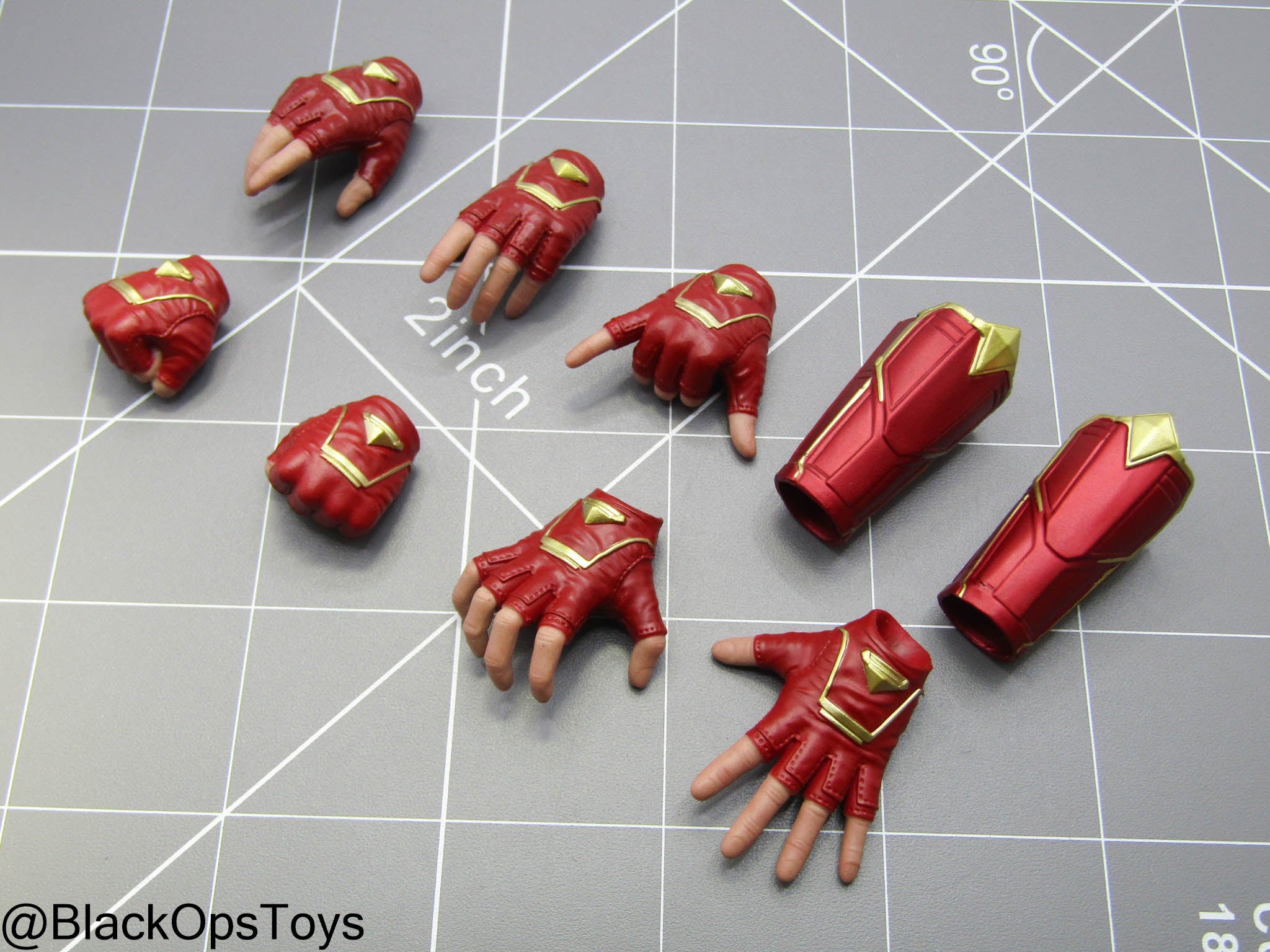 Captain Marvel - Red Female Gloved Hand Set (x7) w/Gauntlets