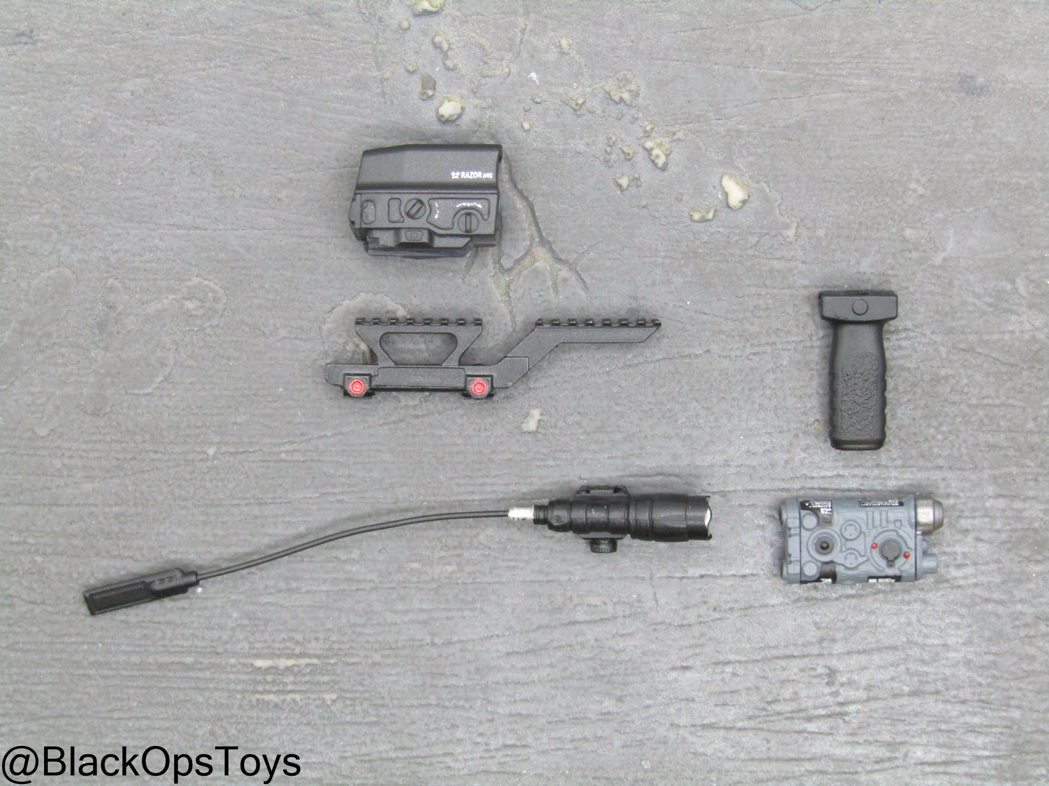 ZERT SDS13 Remastered - HOLO Sight, Hydra Mount, PEQ