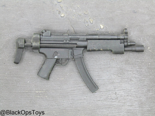 MP5 Submachine Gun w/Extendable Stock & Tactical Light