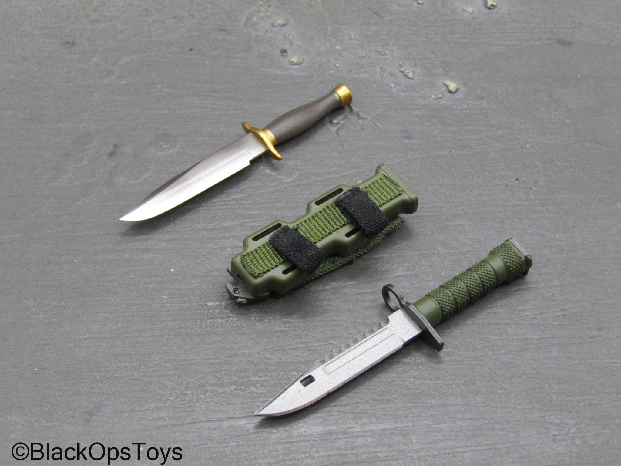 Resident Evil 2 Leon Kennedy Classic Knife Set w/Sheath BlackOpsToys
