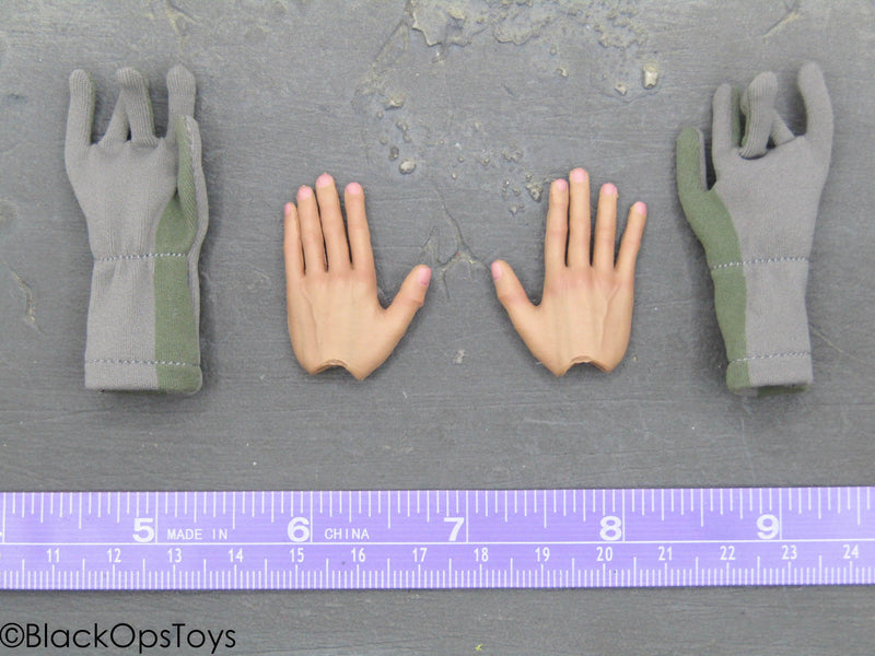 Load image into Gallery viewer, F/A-18E Pilot Captain Mitchell - Green Nomex Flight Gloves w/Bendy Hands
