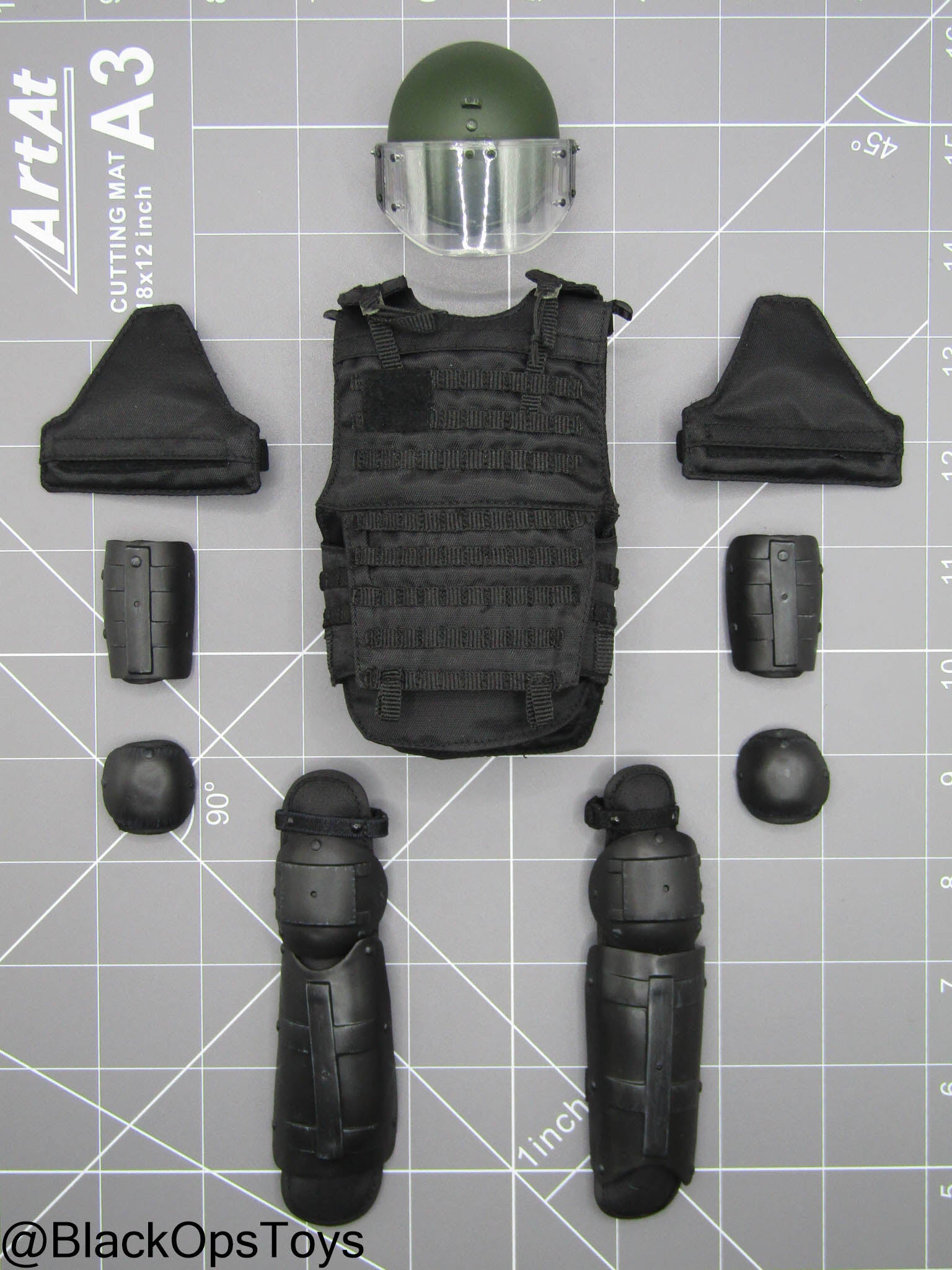 OSN Saturn Police - Black Plate Carrier w/Riot Helmet & Armor