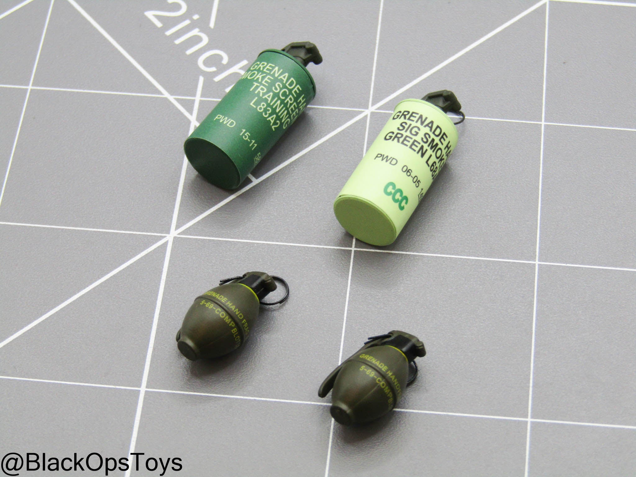Bravo Two Zero - SAS Gunner - Frag & Smoke Grenade Set – BlackOpsToys