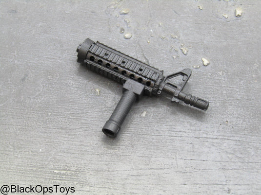 Black Assault Rifle Barrel w/Foregrip