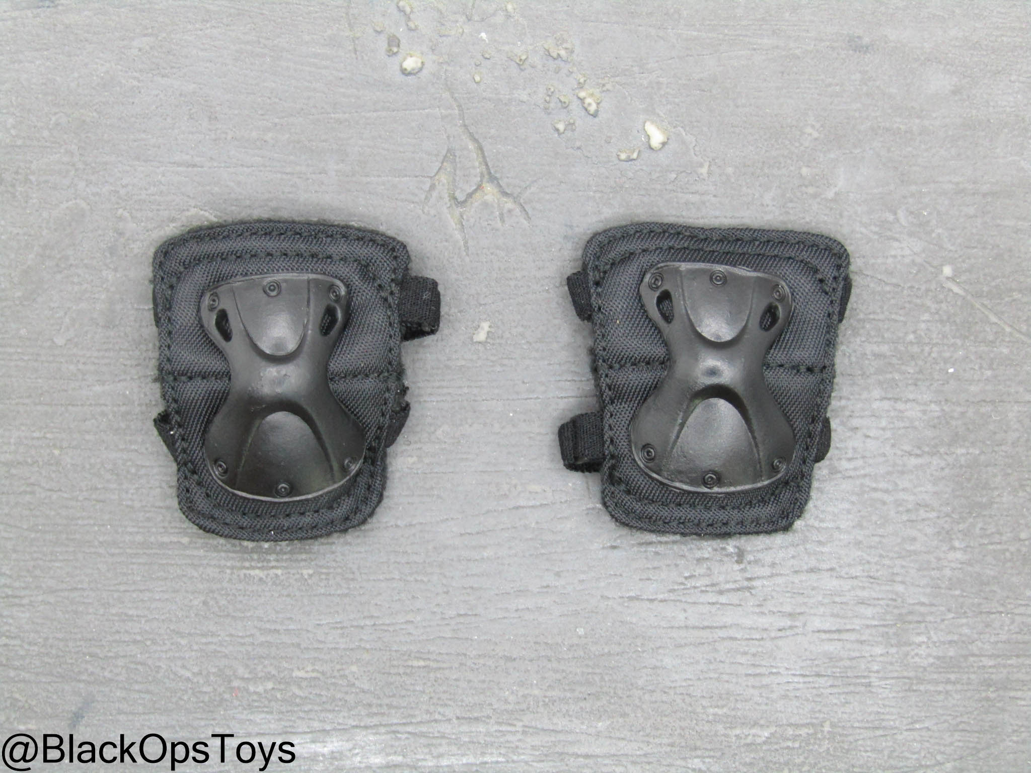 Sicario - Gillick - Black Knee Pads – BlackOpsToys