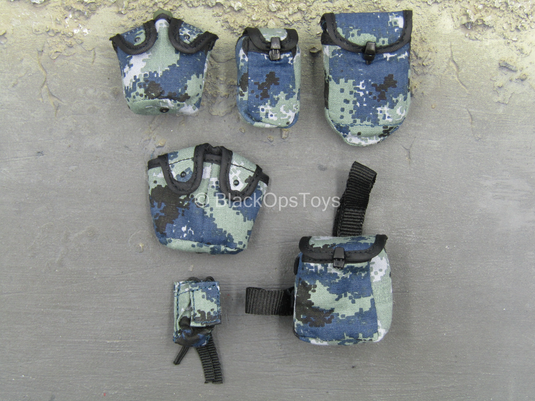 PLA Airborne Trooper - AF Type 07 Pixelated Pouch Set