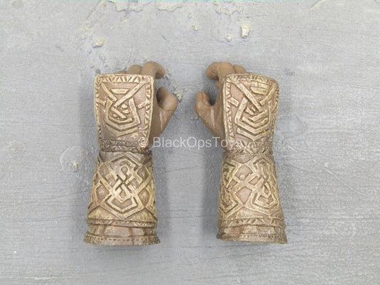LOTR - Gimli - Brown Gloved Hands