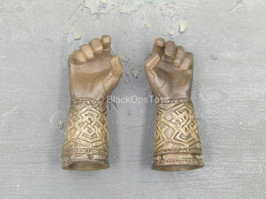 LOTR - Gimli - Brown Gloved Hands