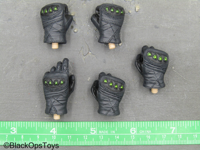 Load image into Gallery viewer, Spiderman - New Goblin - Black Gloved Hand Set (x5)
