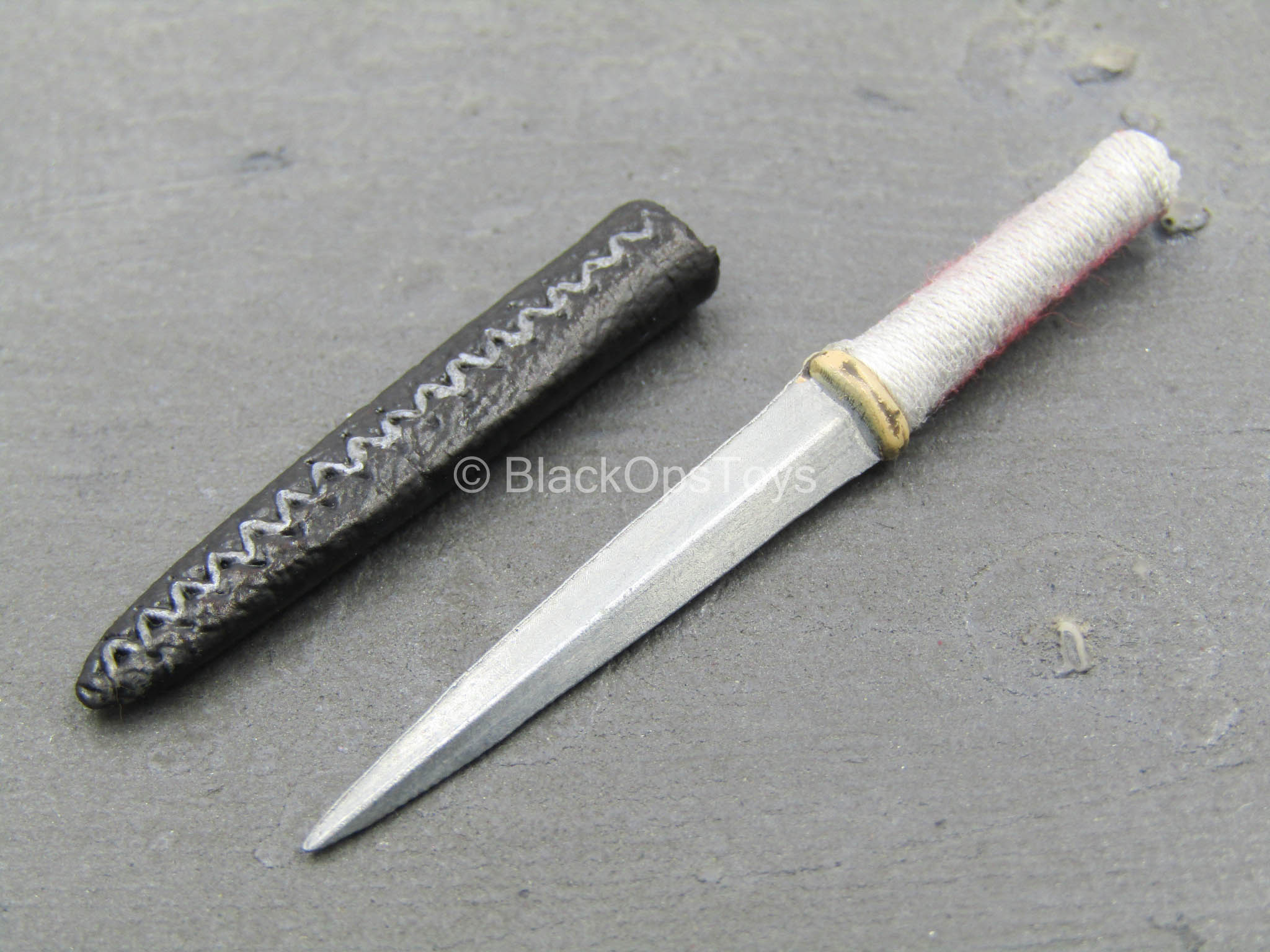 Macbeth - Metal Dagger w/Black Sheath – BlackOpsToys