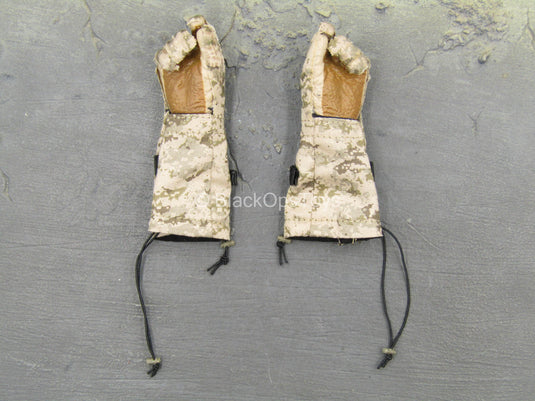 SMU Part XIII Recce Element - AOR1 Gloved Covered Hands