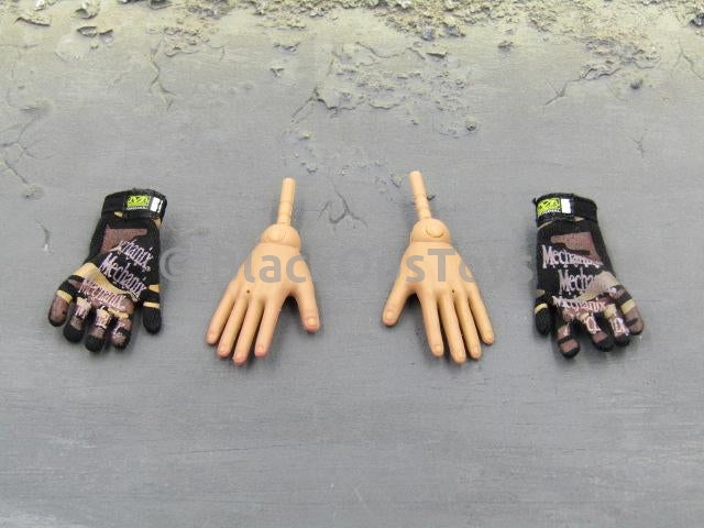 Load image into Gallery viewer, Soldier Story US Army 10th SFG Special Forces Hands &amp; Gloves Set
