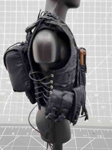BAM 1/6 Grey Uniform, Black Molle Vest, and FN P90