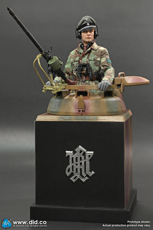 WWII - German Panzer Cmdr Max w/Hatch - MINT IN BOX (READ DESC)
