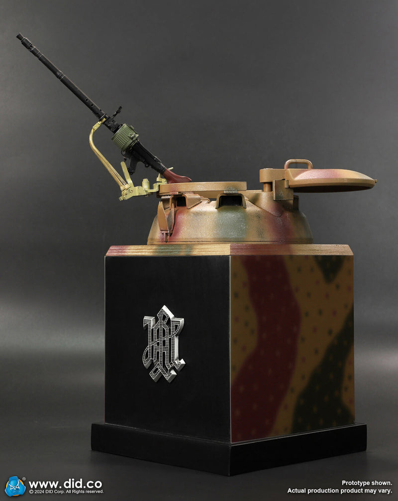 Load image into Gallery viewer, WWII - German Panzer Cmdr Max w/Hatch - MINT IN BOX (READ DESC)
