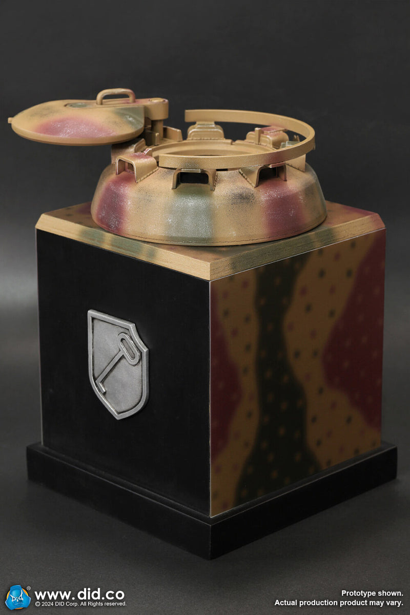 Load image into Gallery viewer, WWII - German Panzer Cmdr Max w/Hatch - MINT IN BOX (READ DESC)
