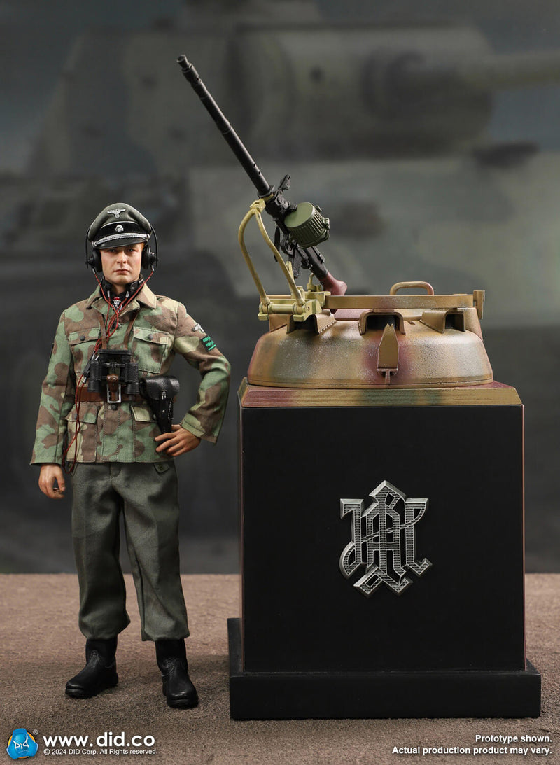 Load image into Gallery viewer, WWII - German Panzer Cmdr Max w/Hatch - MINT IN BOX (READ DESC)
