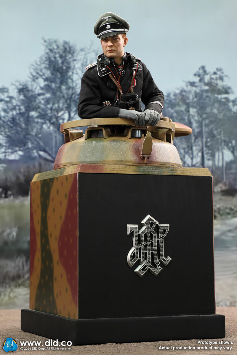 Load image into Gallery viewer, WWII - German Panzer Cmdr Max w/Hatch - MINT IN BOX (READ DESC)
