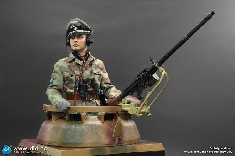Load image into Gallery viewer, WWII - German Panzer Cmdr Max w/Hatch - MINT IN BOX (READ DESC)
