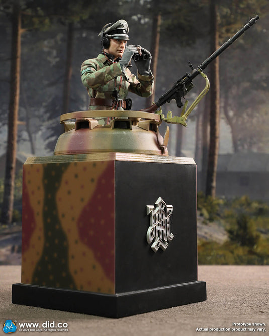 WWII - German Panzer Cmdr Max w/Hatch - MINT IN BOX (READ DESC)