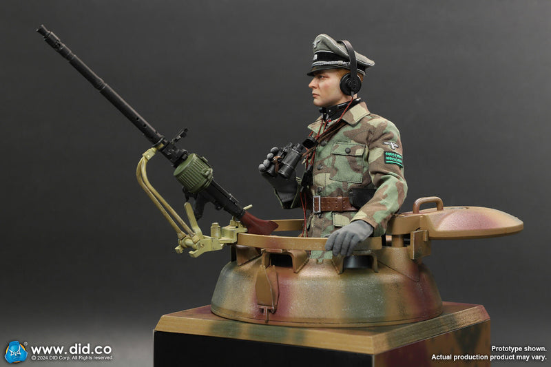 Load image into Gallery viewer, WWII - German Panzer Cmdr Max w/Hatch - MINT IN BOX (READ DESC)
