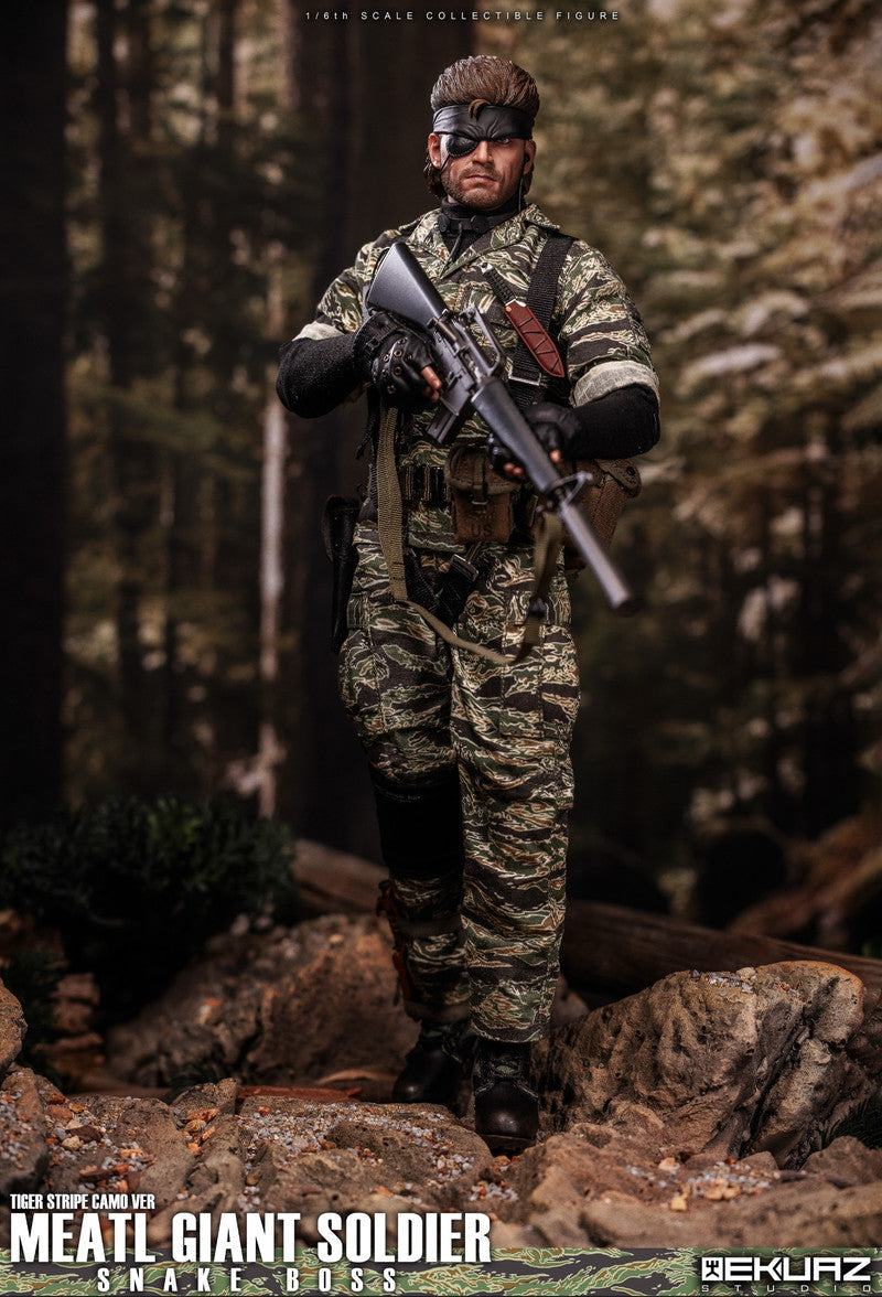 Load image into Gallery viewer, Metal Giant Soldier - Snake - Tiger Stripe Camo - MINT IN BOX
