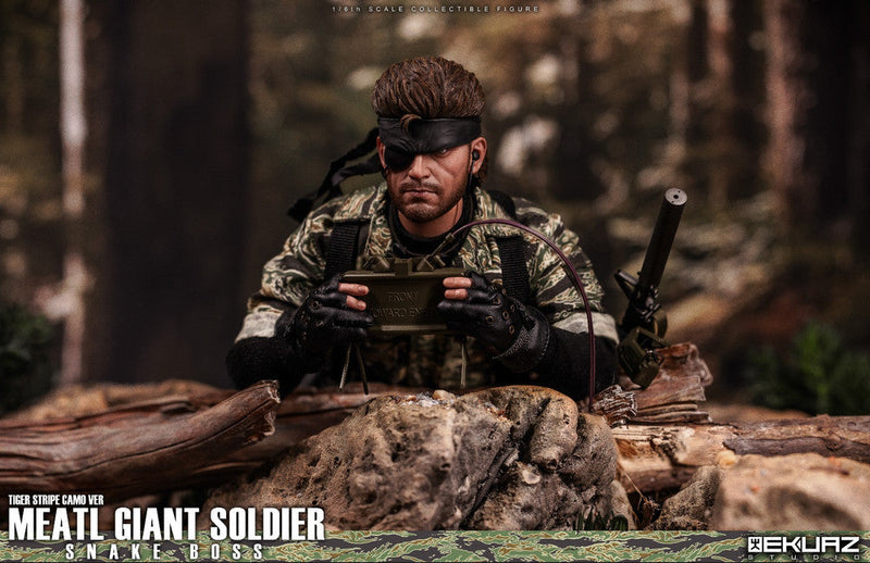 Load image into Gallery viewer, Metal Giant Soldier - Snake - Tiger Stripe Camo - MINT IN BOX
