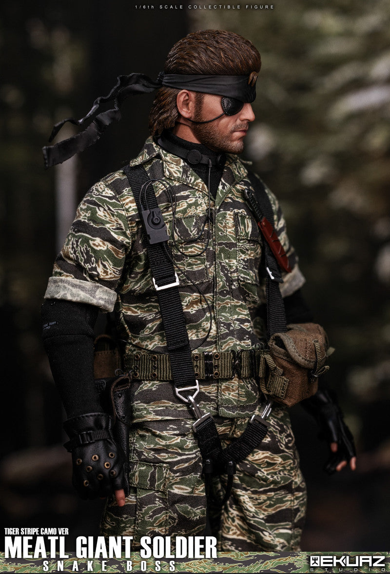 Load image into Gallery viewer, Metal Giant Soldier - Snake - Tiger Stripe Camo - MINT IN BOX

