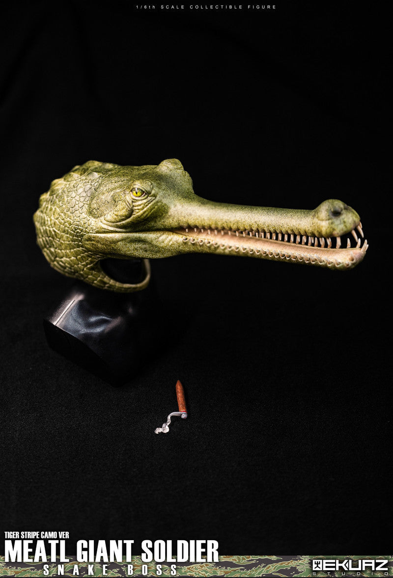 Load image into Gallery viewer, Metal Giant Soldier - Snake - Tiger Stripe Camo - MINT IN BOX
