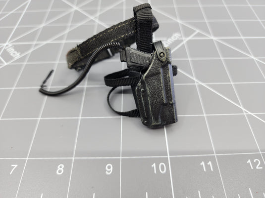BAM 1/6 Black Pistol And Holster Belt (Hot Toys)