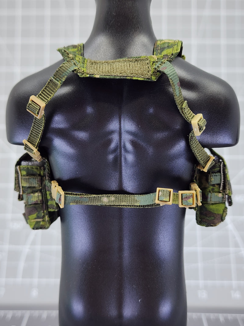 Load image into Gallery viewer, BAM 1/6 Tropical Multi Cam Chestpack and Machine Gun
