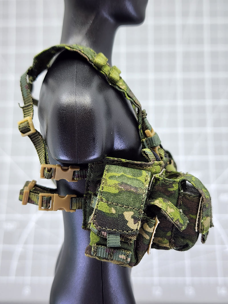 Load image into Gallery viewer, BAM 1/6 Tropical Multi Cam Chestpack and Machine Gun
