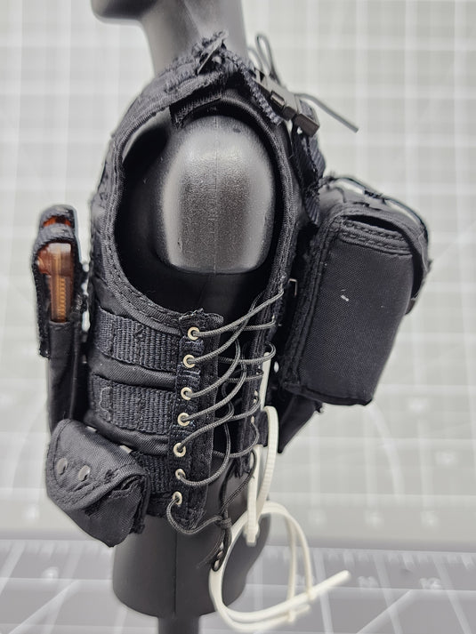BAM 1/6 Grey Uniform, Black Molle Vest, and FN P90