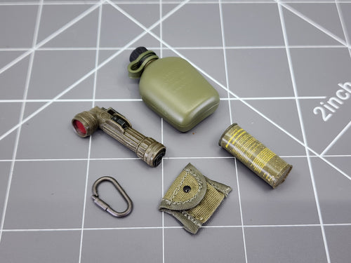 BAM 1/6 Vietnam Canteen And Flashlight Set (Toy Soldier)