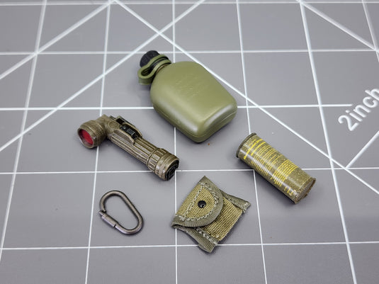 BAM 1/6 Vietnam Canteen And Flashlight Set (Toy Soldier)