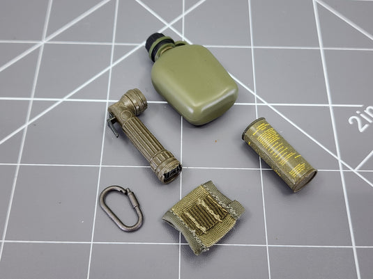 BAM 1/6 Vietnam Canteen And Flashlight Set (Toy Soldier)