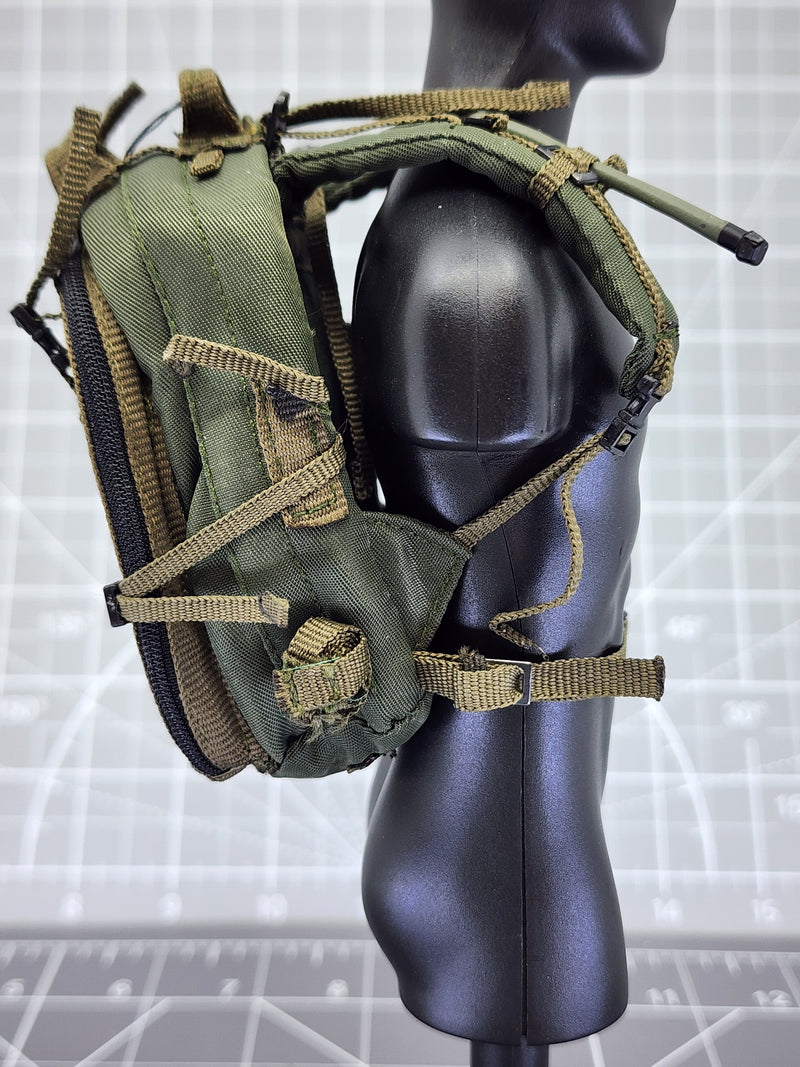 Load image into Gallery viewer, BAM 1/6 OD Green Medic Pack (Toy Soldier)
