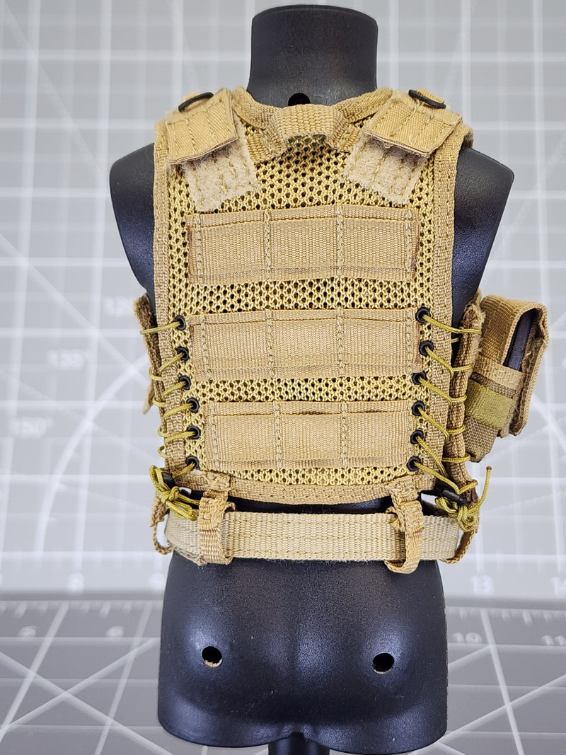 Load image into Gallery viewer, BAM 1/6 PMC Crossdraw Coyote Tan Tach Vest (Playhouse)
