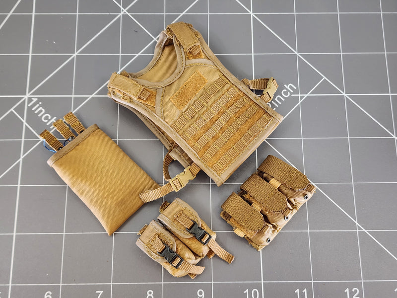 Load image into Gallery viewer, BAM 1/6 Coyote Tan Molle Plate Carrier W/ Pouches (Hot Toys)
