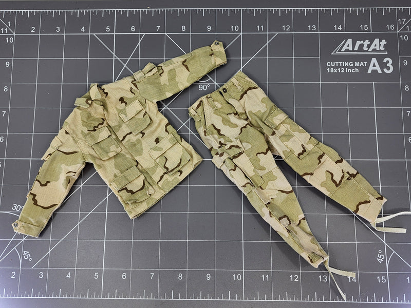 Load image into Gallery viewer, BAM 1/6 3C Desert Camo Uniform (Hot Toys)
