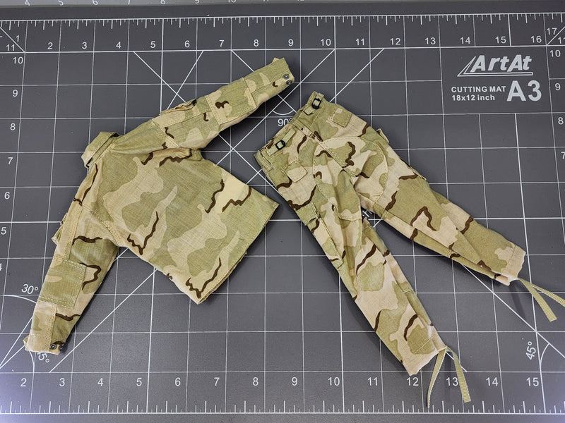Load image into Gallery viewer, BAM 1/6 3C Desert Camo Uniform (Hot Toys)
