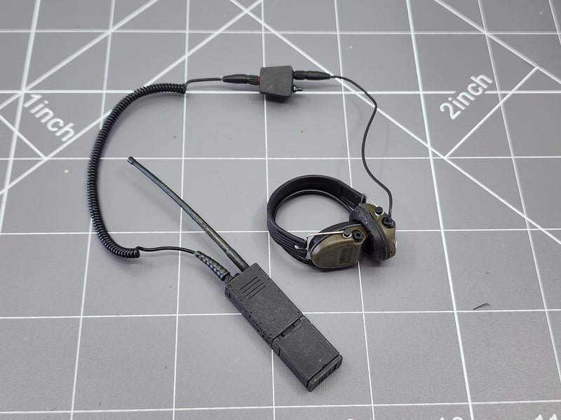Load image into Gallery viewer, BAM 1/6 Radio &amp; Headset (Hot Toys)
