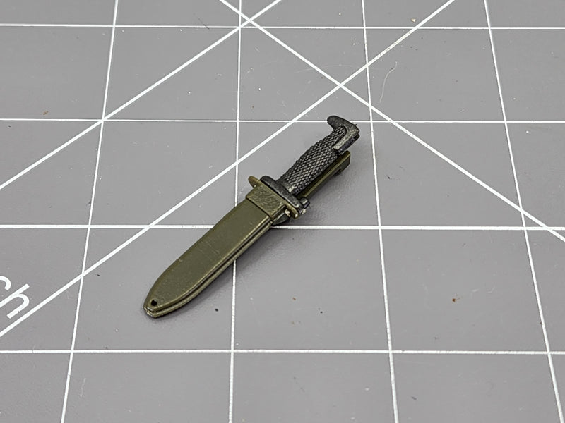 Load image into Gallery viewer, BAM 1/6 Black Bayonet W/ OD Green Sheath (Soldiers Of The World)
