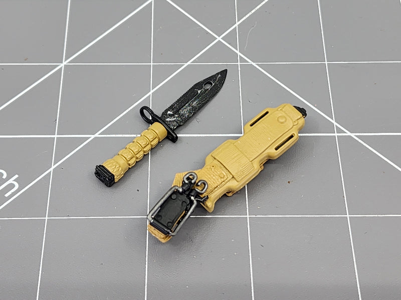 Load image into Gallery viewer, BAM 1/6 Coyote Tan Modern K-Bar Bayonet &amp; Sheath (Dragon)
