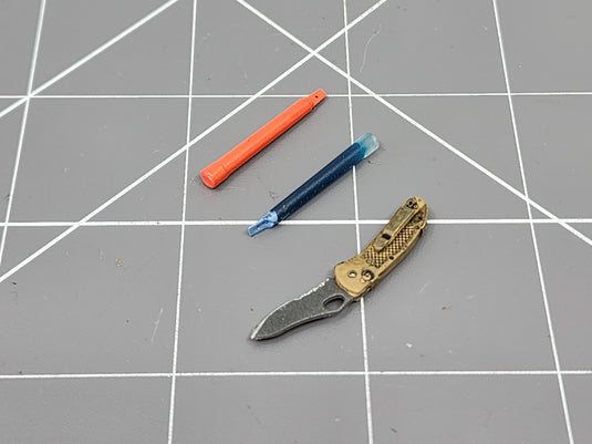 BAM 1/6 Folding Knife & Glow Sticks (HT)