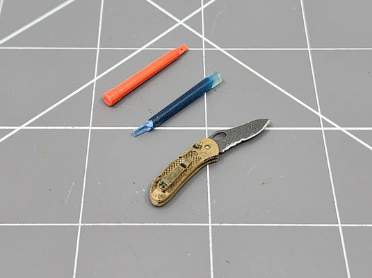 BAM 1/6 Folding Knife & Glow Sticks (HT)