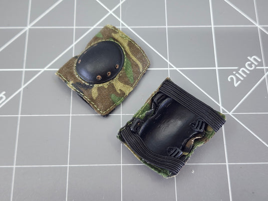 BAM 1/6 Woodlands Camo Knee Pads (Dragon)