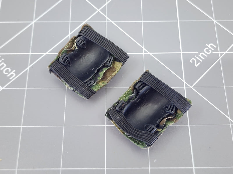 Load image into Gallery viewer, BAM 1/6 Woodlands Camo Knee Pads (Dragon)
