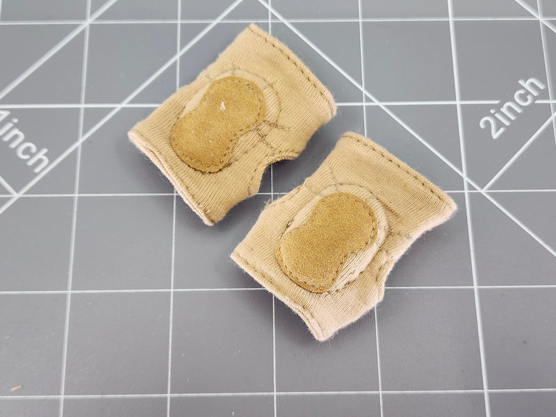 Load image into Gallery viewer, BAM 1/6 Coyote Tan Knee Pads (Toy Soldier)
